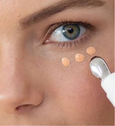 Pon en práctica estos consejos para el cuidado de la piel en verano aplicando el producto correcto en el contorno de ojos